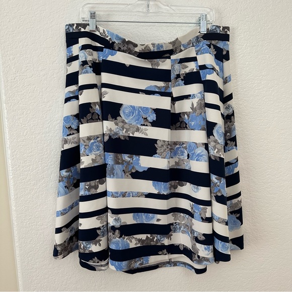 INC International Concepts White Blue Floral Stripe Pleated Skirt - Plus Size 2X - Picture 3 of 8